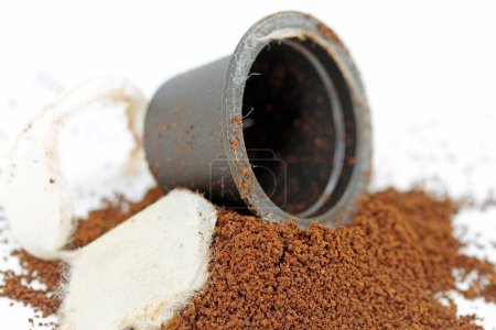 From bio-based raw material, compostable coffee capsule