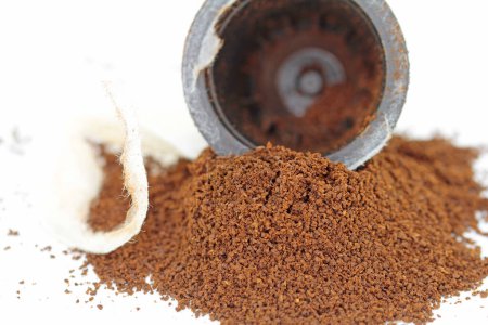 From bio-based raw material, compostable coffee capsule