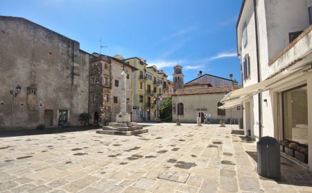 Téléchargez les photos : Grado, Frioul-Vénétie Julienne, Italie-15 mai 2023 : Campo Dei Patriarchi, une place dans la partie historique de la ville. - en image libre de droit
