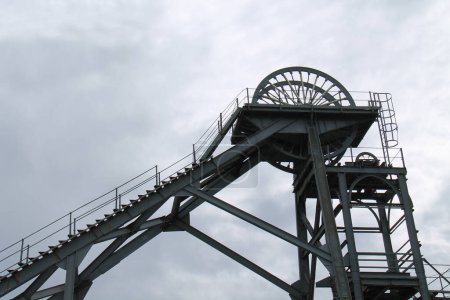 Estructura de los cabezales mineros del carbón en desuso.