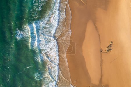 Vue aérienne de la belle plage naturelle de Cordoama au Portugal Côte Atlantique