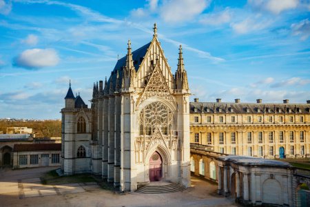 Foto de La Sainte-Chapelle es una capilla real gótica dentro de las fortificaciones del castillo de Vincennes - Imagen libre de derechos