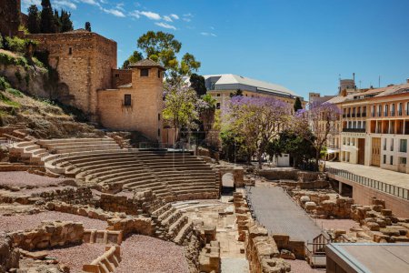 Téléchargez les photos : Théâtre romain de Malaga vestiges archéologiques ruines de l'ancien amphithéâtre de Malacca dans le centre historique - en image libre de droit