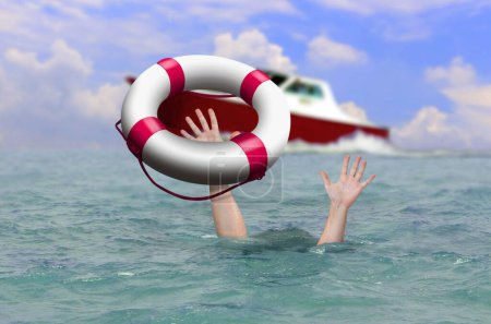 Foto de Bote de rescate usando boya salvavidas tratando de salvar a la persona ahogada en el mar. - Imagen libre de derechos