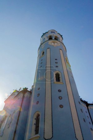 Téléchargez les photos : Explorez l'attrait enchanteur de l'église bleue de Bratislava, un chef-d'œuvre d'art et d'architecture qui vous laissera dans la crainte - en image libre de droit