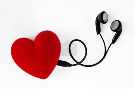 Téléchargez les photos : Écouteurs en forme de cœur - Concept d'amour - en image libre de droit