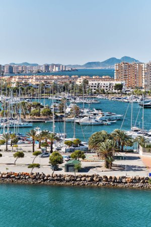 Téléchargez les photos : Marina dans la ville espagnole de La Manga del Mar Menor. Murcie. Espagne - en image libre de droit