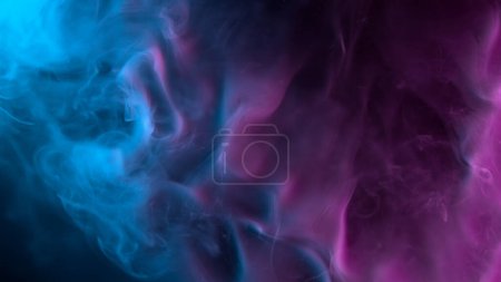 Téléchargez les photos : Neon atmospheric smoke, abstract background, close-up. - en image libre de droit