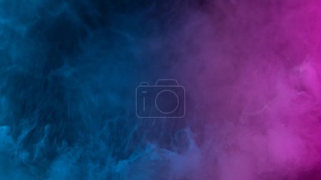 Téléchargez les photos : Neon atmospheric smoke, abstract background, close-up. - en image libre de droit