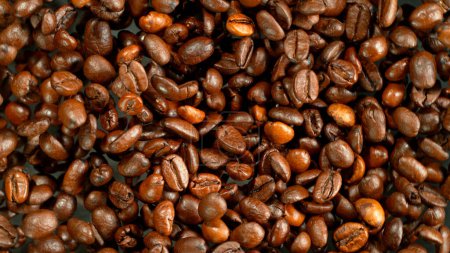 Téléchargez les photos : Macro shot of roasted coffee beans, close-up - en image libre de droit