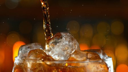 Téléchargez les photos : Freeze motion of pouring cola, macro shot - en image libre de droit
