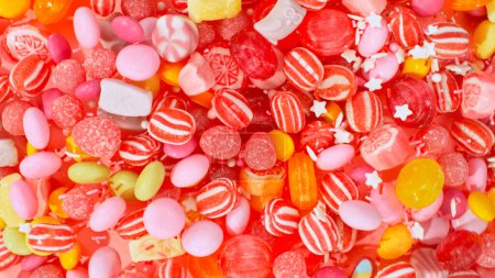Téléchargez les photos : Sweet candies flying, freeze motion - en image libre de droit