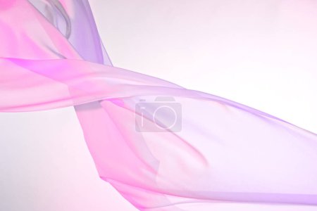 Foto de Primer plano de tela de seda rosa ondulada, tela de color cubierta de sábanas vacías de ondas suaves - Imagen libre de derechos
