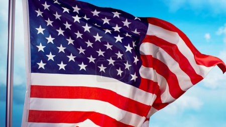 Foto de Primer plano de ondear bandera americana en el fondo del cielo, Super Slow Motion, filmado en cámara cinematográfica de alta velocidad a 1000 FPS - Imagen libre de derechos