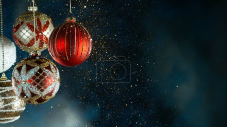 Foto de Bolas decorativas de Navidad con luces Bokeh y purpurina cayendo - Imagen libre de derechos
