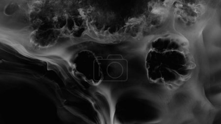 Téléchargez les photos : White atmospheric smoke, abstract background, close-up. - en image libre de droit