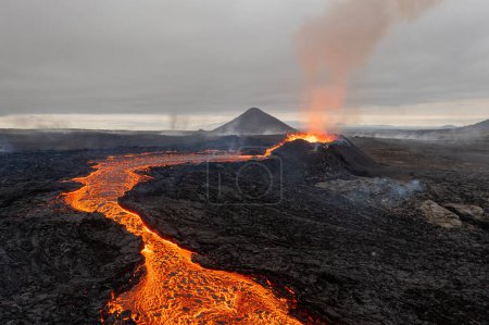 Belle vue aérienne panoramique du volcan actif, Litli - Hrutur, Islande 2023
