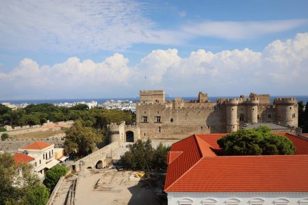 Téléchargez les photos : Vieille ville de Rhodes vue panoramique aérienne sur l'île de Rhodes en Grèce
 . - en image libre de droit