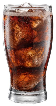 Foto de Vaso frío de bebida de cola con cubitos de hielo aislados sobre fondo blanco. El archivo contiene ruta de recorte. - Imagen libre de derechos