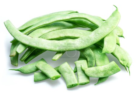 Téléchargez les photos : French green beans isolated on white background. Green beans are rich in protein, dietary fibres, and minerals but low in calories. - en image libre de droit