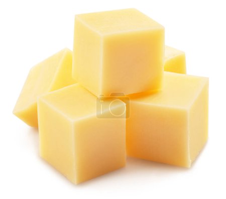 Téléchargez les photos : Pyramide de cubes de fromage isolés sur fond blanc. Sentier de coupe. - en image libre de droit