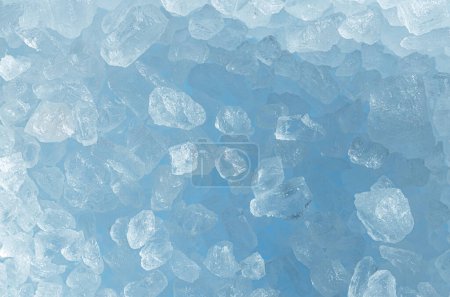 Téléchargez les photos : Ice cubes close-up. Food and drink background. - en image libre de droit