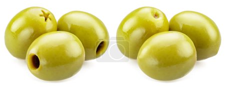 Téléchargez les photos : Trois olives dénoyautées et trois olives entières isolées sur fond blanc. - en image libre de droit