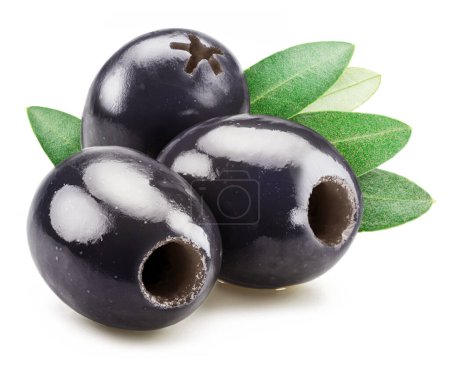 Téléchargez les photos : Trois olives noires dénoyautées aux feuilles d'olivier isolées sur fond blanc. - en image libre de droit