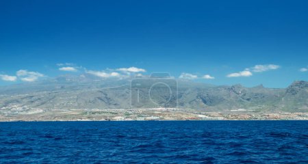 Foto de Vista de la isla de Tenerife desde el océano. - Imagen libre de derechos
