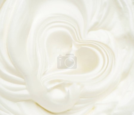 Wellen weißer Eiercreme in Herzform, Milchjoghurt in Großaufnahme.
