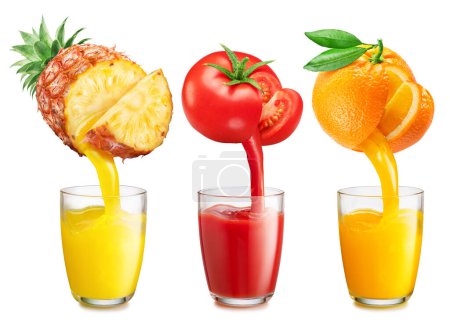 Foto de Colección de vasos de jugo y zumo fresco vertiendo de frutas en los vasos, aislado sobre un fondo blanco. Imagen creativa para su anuncio. - Imagen libre de derechos