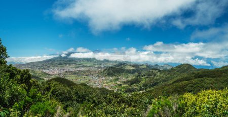 Foto de Vista de la isla de Tenerife desde la carretera del Parque Rural de Anaga. - Imagen libre de derechos