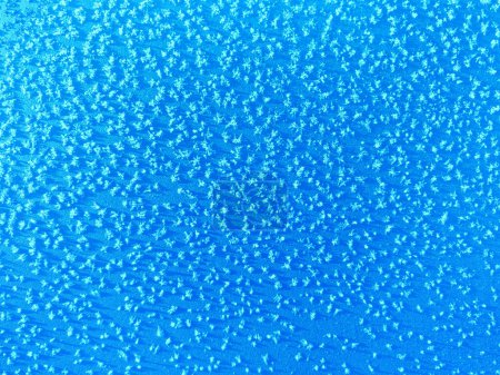 Foto de Hermosos patrones de heladas azules con copos de nieve en él. Navidad o Año Nuevo fondo. - Imagen libre de derechos