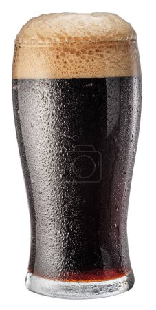 Glas gekühltes dunkles Bier mit Schaumstoffkopf isoliert auf weißem Hintergrund. Steilpfad.