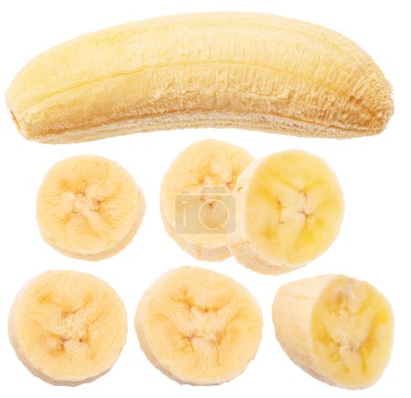 Foto de Colección de rodajas peladas de plátano bebé y plátano sobre fondo blanco. El archivo contiene rutas de recorte. - Imagen libre de derechos