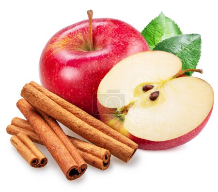 Téléchargez les photos : Bâtonnets de pomme rouge, tranche de pomme et cannelle isolés sur fond blanc. - en image libre de droit