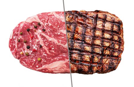 Téléchargez les photos : Steak de boeuf se compose de deux parties crues et grillées sur fond blanc. Image conceptuelle du steak. - en image libre de droit