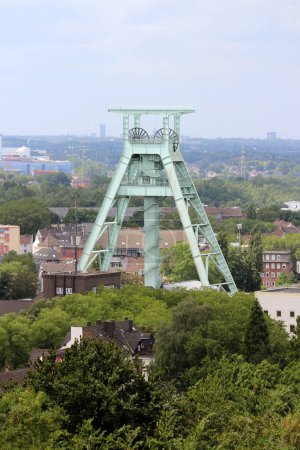 Téléchargez les photos : Tour d'arbre à Bochum en Allemagne - en image libre de droit