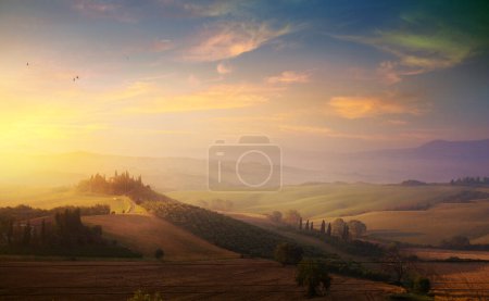 Foto de Paisaje de campo italiano escénico hermoso; Italia; Vistas de Toscana - Imagen libre de derechos