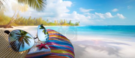 Foto de Vacaciones de verano en la playa de arena tropical - Imagen libre de derechos