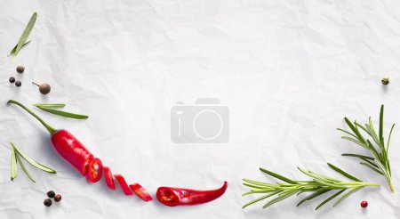 Foto de Hierba fresca de romero y chile rojo sobre fondo de papel de cocina blanco. Ingrediente, especia para cocinar. cocina banner diseño colección - Imagen libre de derechos