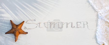 Foto de Abstract summer tropical holidays banner; sandy beach and wave on the edge of clear water, starfish on the sand and an inscription on the sand; summer vacation concept banner with copy space - Imagen libre de derechos