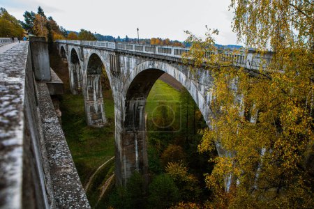 Vieux ponts ferroviaires en béton à Stanczyki, Nord de la Pologne