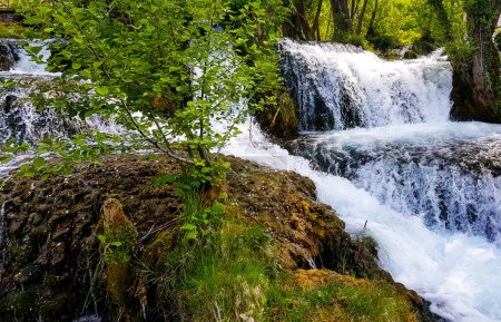Téléchargez les photos : Vue des cascades sur la rivière Una en Bosnie-Herzégovine - en image libre de droit