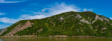 Téléchargez les photos : Vue de la gorge du Danube à Djerdap à la frontière entre la Serbie et la Roumanie - en image libre de droit