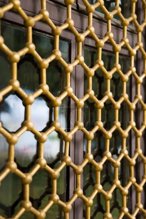 Téléchargez les photos : Détail des grilles hexagonales arabes traditionnelles Palais Topkapi à Istanbul - en image libre de droit