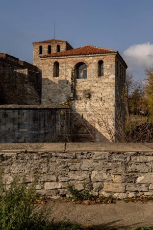 Foto de Fortaleza de Baba Vida en Vidin, Bulgaria, a orillas del río Danubio - impresionante y bien conservado monumento cultural - Imagen libre de derechos