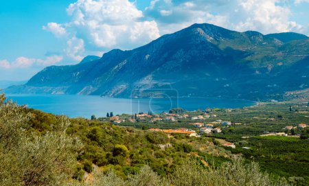 Foto de A view over the coast and the Aegean sea as seen from a hill in Epidauros, Greece - Imagen libre de derechos