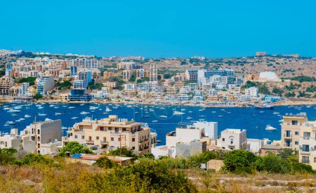 Foto de A view over St Pauls Bay, in Malta, also known as San Pawl il-Bahar in Maltese language, on a summer day - Imagen libre de derechos