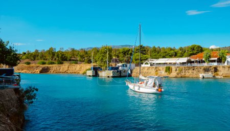 Foto de A sailboat is about to enter to the Corinth Canal, in Greece, from the Aegean sea, on a summer day - Imagen libre de derechos